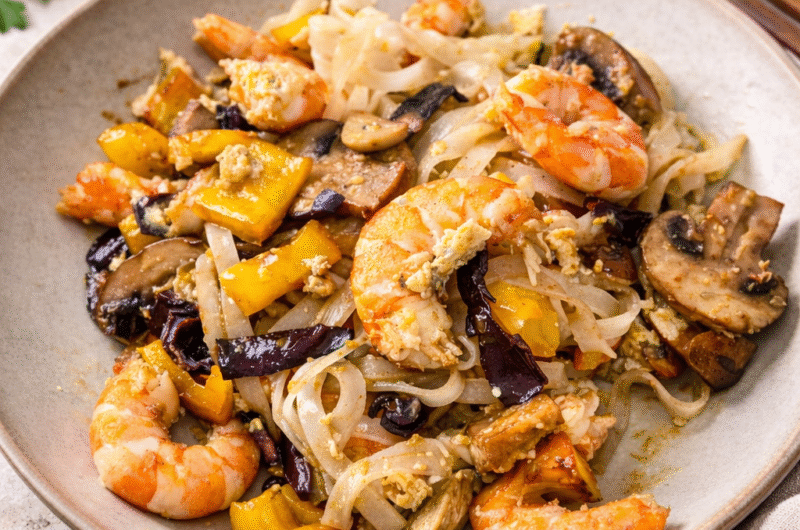 Shrimp, Mushroom & Pepper Noodle Stir Fry